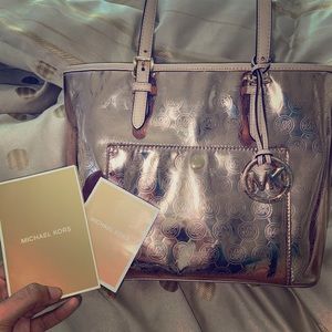 ❤️👜Lightly used ROSE GOLD MICHEAL KORS TOTE BAG